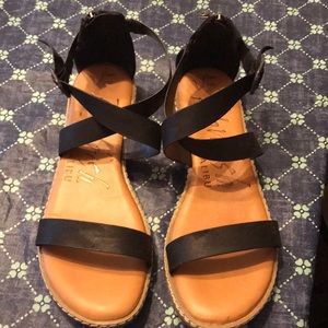 Women size 8.5 blowfish sandals
